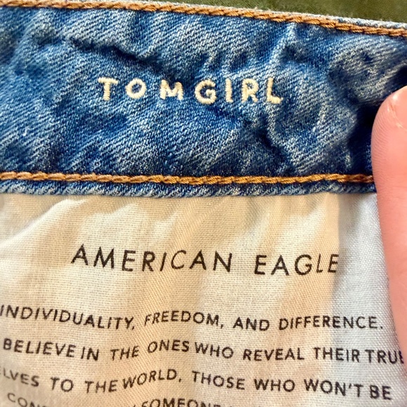 American Eagle Tomgirl Distressed Jeans Size 8 - Picture 8 of 8